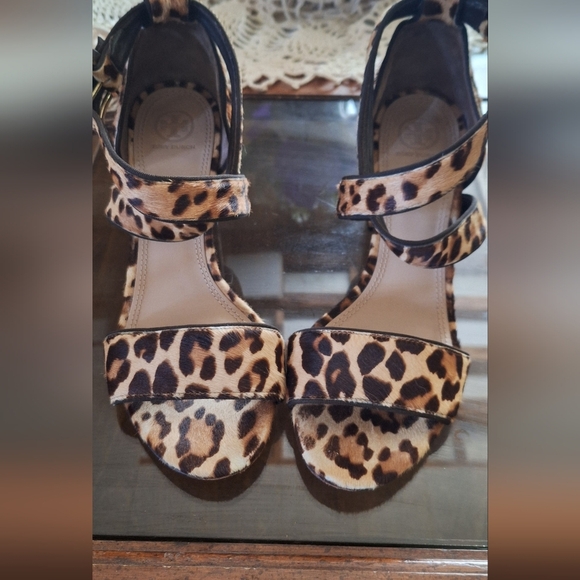 Tory Burch Pony Hair Leopard Strappy Sandals Sz 10M 3in heel Summer Animal Prnt - Picture 3 of 11